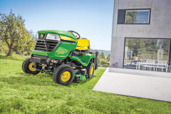Zahradní traktor John Deere X350R (5)
