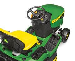 Zahradní traktor John Deere X350R (12)