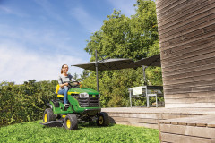 Zahradní traktor John Deere X127 (2)