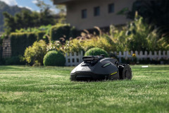 Robotická sekačka Mammotion YUKA mini 2 800 (26)
